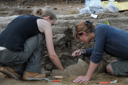 Excavating a burial at Portus